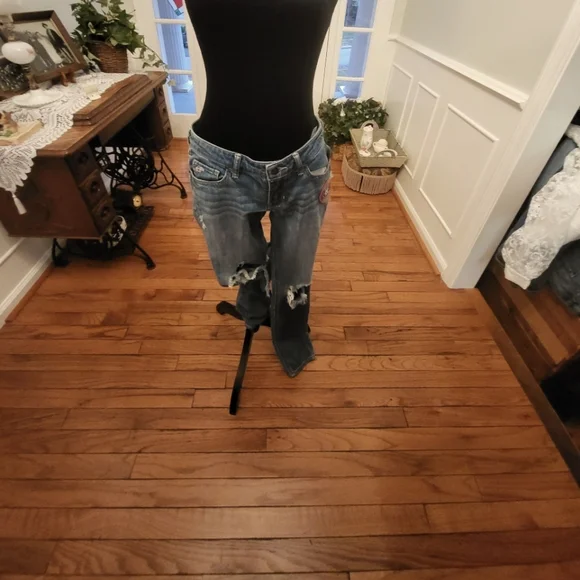 4/$19 Hollister distressed skinny jeans 31 in inseam size 5 - Picture 1 of 7
